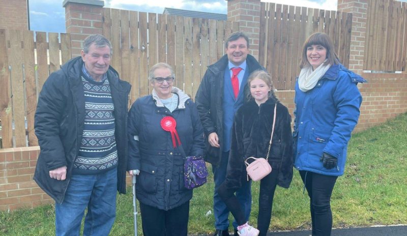 Bridget Phillipson MP doorknocks with Houghton Ward candidate Mark Burrell